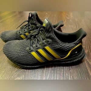 ULTRABOOST 4.0 DNA SHOES sz 9.5